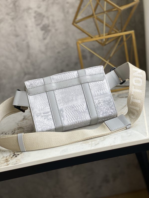 Louis Vuitton Men's TRUNK Shoulder Messenger Bag - White - Image 4