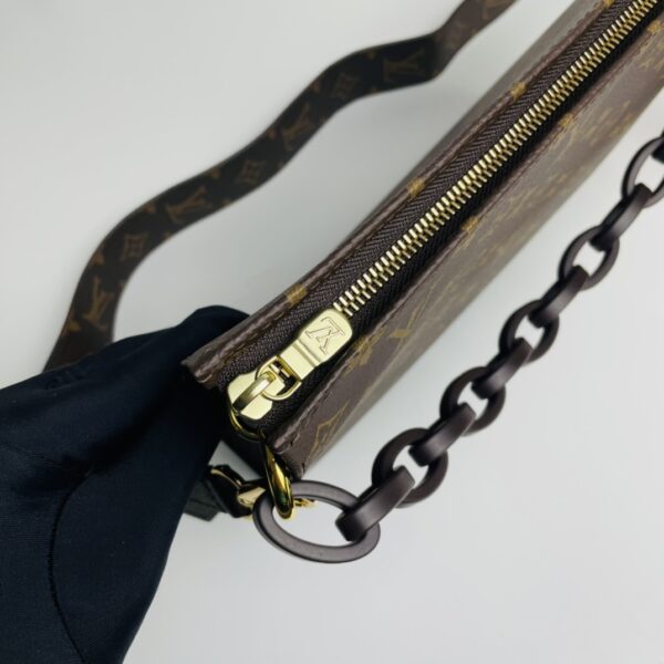 Louis Vuitton Thick Chain Design Shoulder Messenger Bag - Image 2