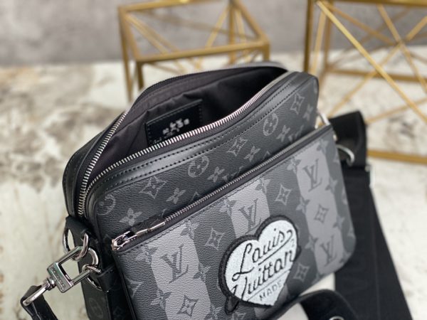 Louis Vuitton Men's Pochette Trio Messenger Bag - Black - Image 3