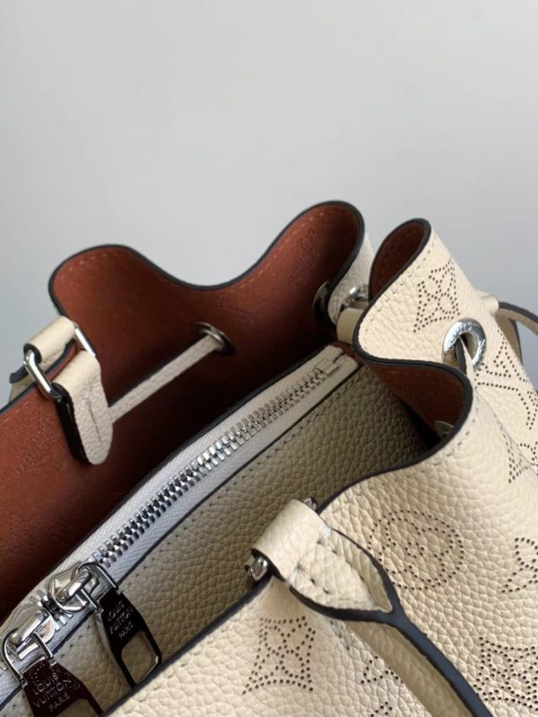 Louis Vuitton Monogram BELLA TOTE Handbag - Skin - Image 3