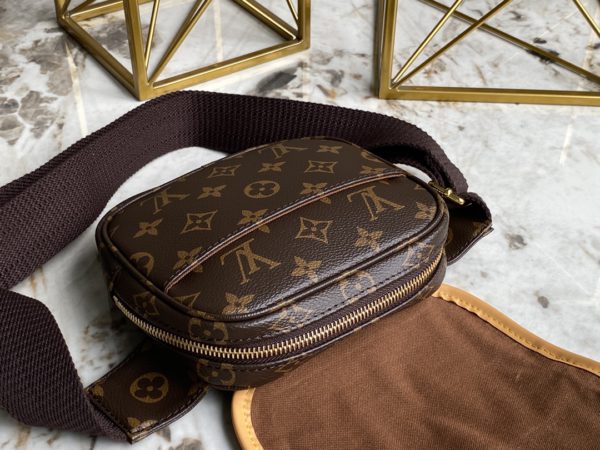 Louis Vuitton Men's Medieval Horizontal Zipper Hijab Postman Waist Bag - Image 2