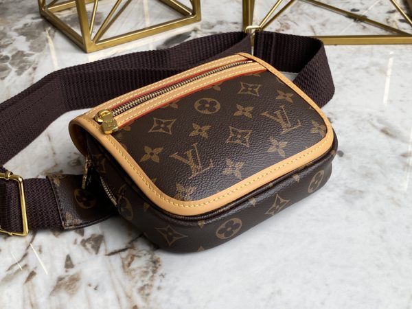 Louis Vuitton Men's Medieval Horizontal Zipper Hijab Postman Waist Bag - Image 5