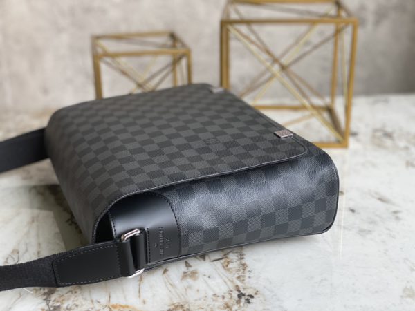 Louis Vuitton Men's DISTRICT Medium Handbag - Image 5