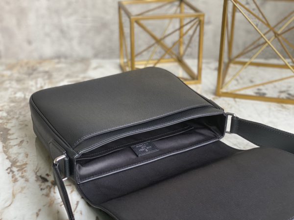 Louis Vuitton Cross Pattern District Small Messenger Bag - Black - Image 2