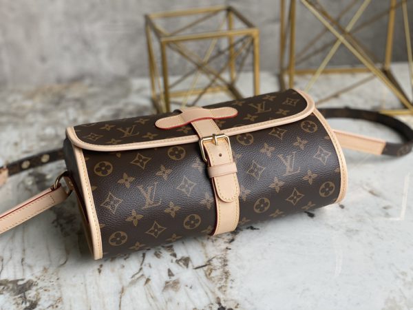 Louis Vuitton Middle-Aged Waist Bag - Image 5