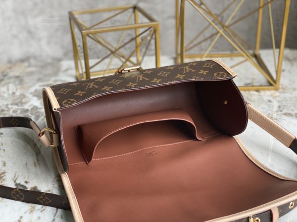 Louis Vuitton Middle-Aged Waist Bag - Image 2