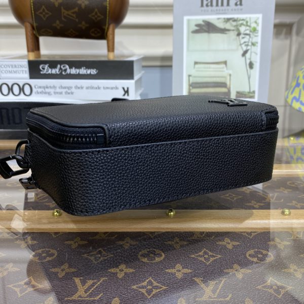 Louis Vuitton Men's Alpha Wearable Wallet - Black - Image 4