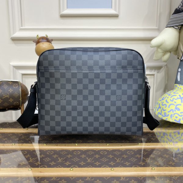 Louis Vuitton Lu Dayton Men's Medium Reporter Bag - Image 4