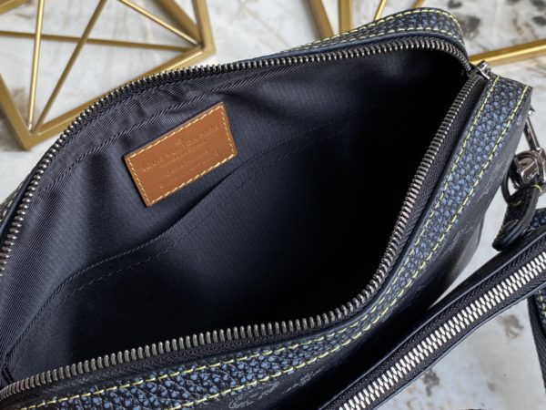 Louis Vuitton Men's Pochette Trio Messenger Bag - Black - Image 2