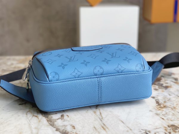 Louis Vuitton Men's OUTDOOR Small Messenger Bag - Image 5