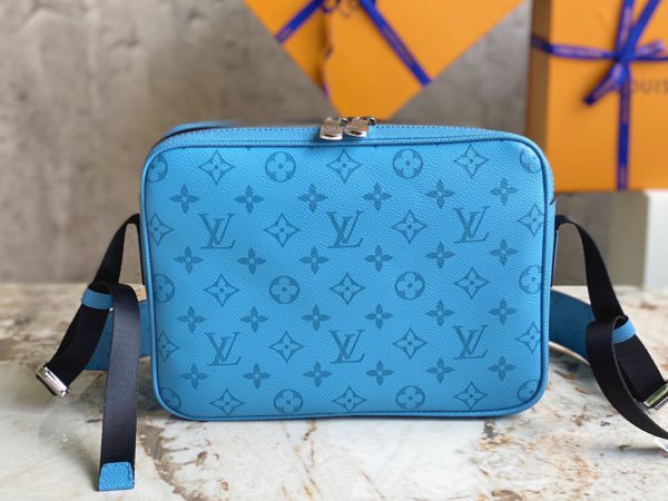 Louis Vuitton Men's OUTDOOR Medium Messenger Bag - Image 3