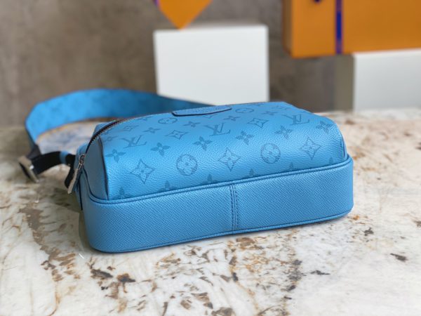 Louis Vuitton Men's OUTDOOR Medium Messenger Bag - Image 4