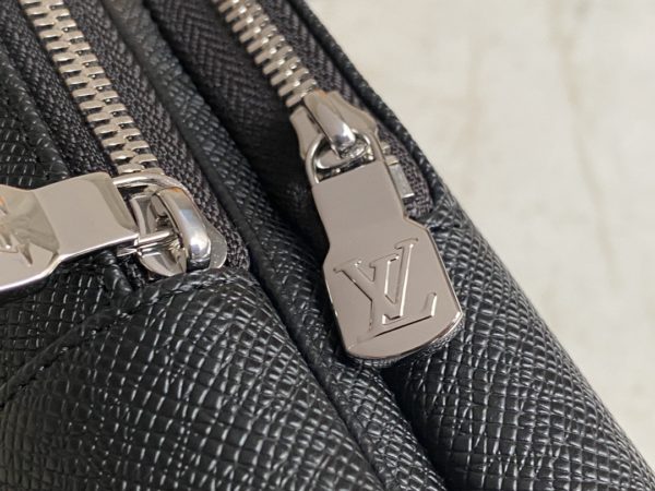Louis Vuitton Men's Cross Pattern AVENUE Shoulder - Black - Image 2