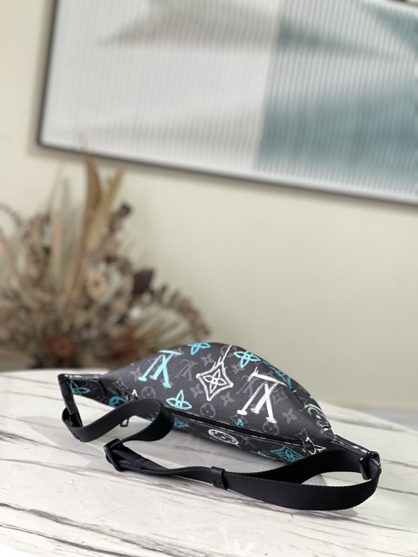 Louis Vuitton Discovery Fanny Pack Bag - Image 2