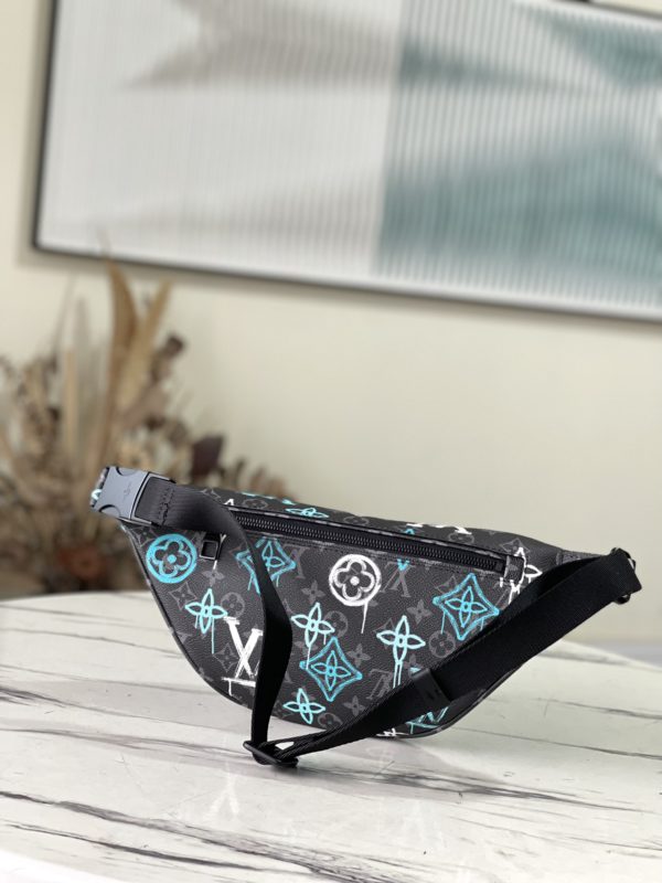 Louis Vuitton Discovery Fanny Pack Bag - Image 3