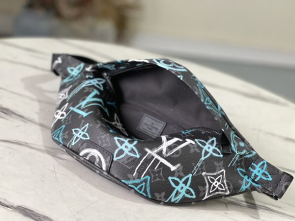 Louis Vuitton Discovery Fanny Pack Bag - Image 5