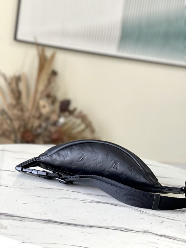 Louis Vuitton Discovery Waist Bag - Black - Image 2