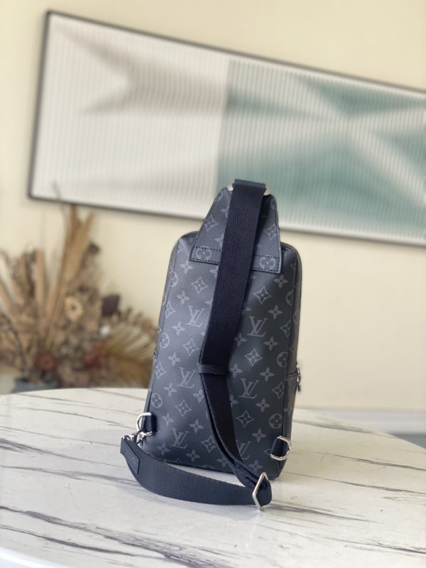 Louis Vuitton Flower AVENUE Shoulder Bag - Black - Image 2