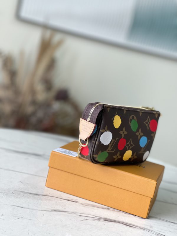 Louis Vuitton Mini Pochette Accessories Small Handbag - Image 2