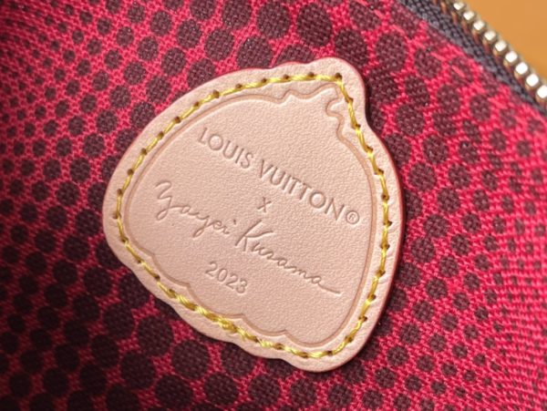 Louis Vuitton Mini Pochette Accessories Small Handbag - Image 5