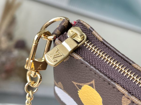 Louis Vuitton Mini Pochette Accessories Small Handbag - Image 7