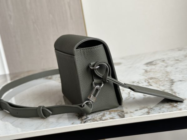 Louis Vuitton Flap Mini Men's Messenger Handbag - Green - Image 5