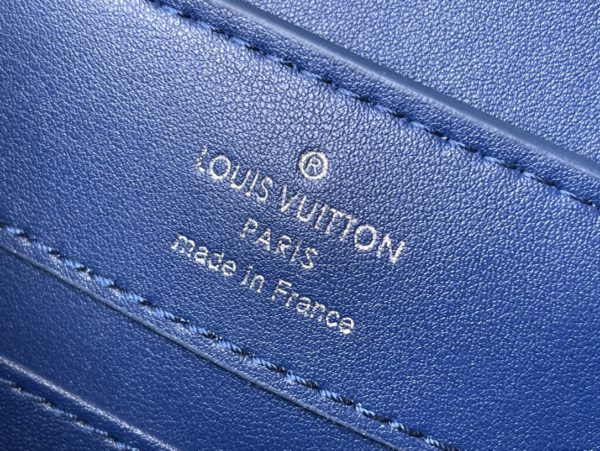 Louis Vuitton Crocodile Pattern Capucines Handbag - Misty Blue - Image 3