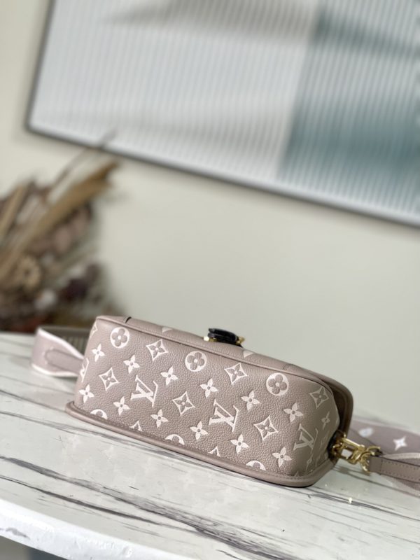 Louis Vuitton Diane Handbag - Apricot - Image 6