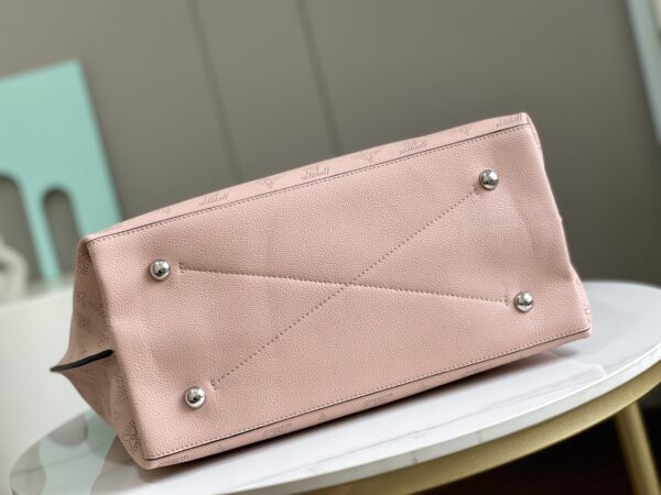 Louis Vuitton Carmel Hobo Tote Handbag – Pink - Image 3