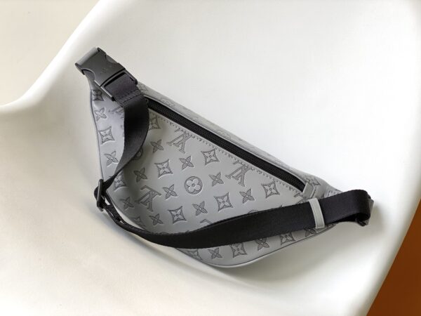Louis Vuitton Discovery Belt Bag - Gray - Image 5