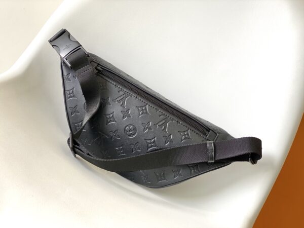 Louis Vuitton Discovery Belt Bag - Black - Image 5