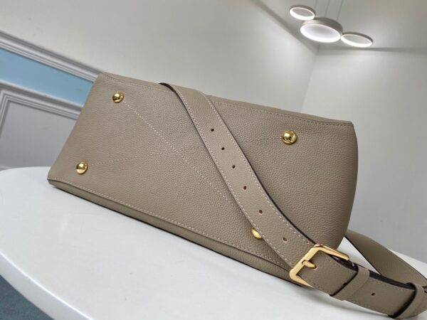 Louis Vuitton Melie Hobo Handbag - Light Coffee - Image 4