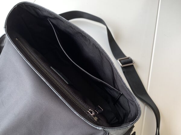 Louis Vuitton Messenger MM Voyager Bag - Image 2