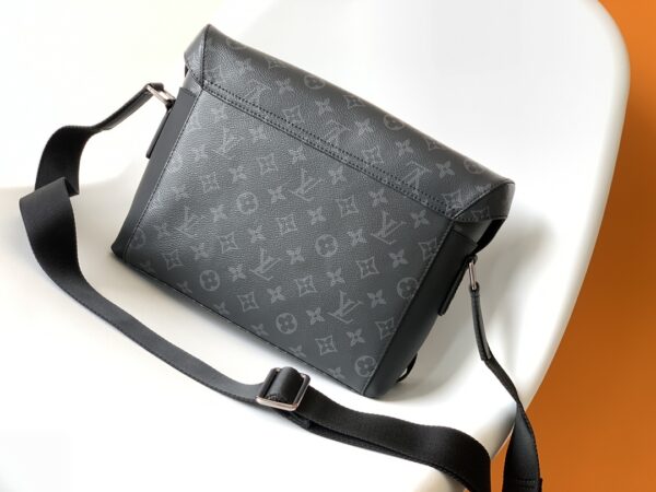 Louis Vuitton Messenger MM Voyager Bag - Image 4