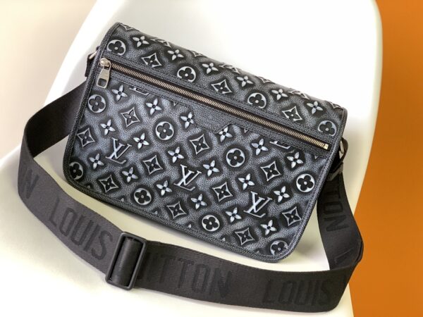 Louis Vuitton Men’s ARCHY Medium Messenger Bag - Black - Image 4