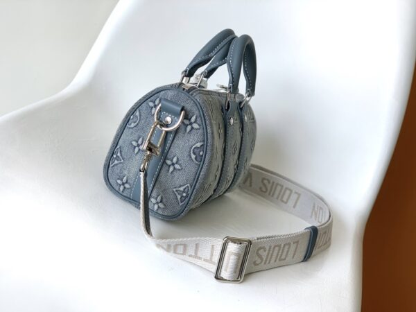 Louis Vuitton Keepall Bandoulière 25 Handbag - Blue - Image 4
