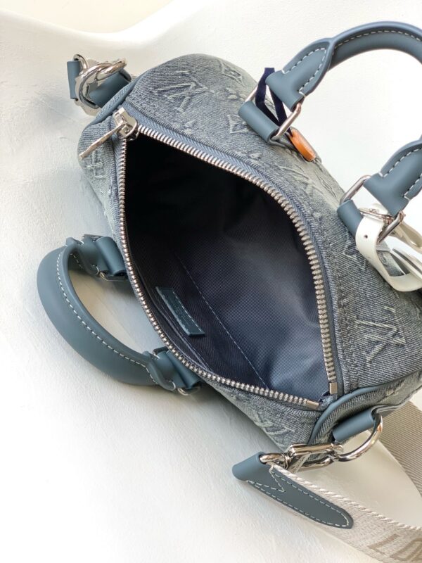 Louis Vuitton Keepall Bandoulière 25 Handbag - Blue - Image 2