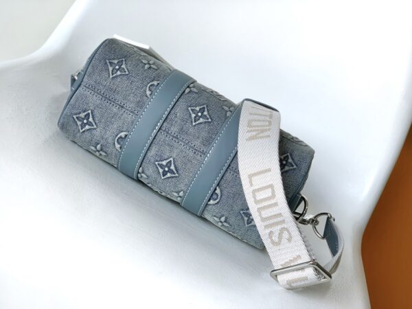 Louis Vuitton Keepall Bandoulière 25 Handbag - Blue - Image 3