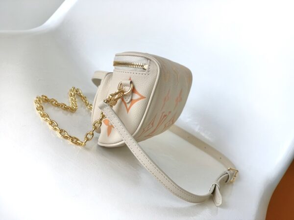 Louis Vuitton Mini Bumbag handbag - White - Image 5
