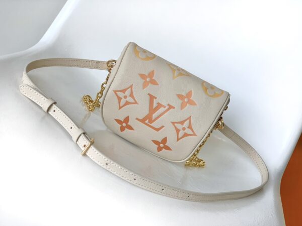 Louis Vuitton Mini Bumbag handbag - White - Image 4