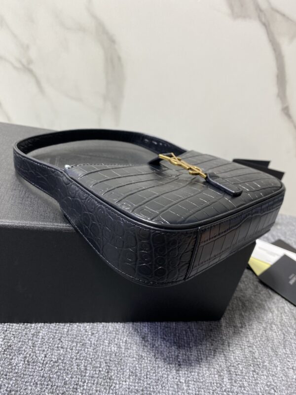 YSL’s New Spring and Summer Show Armpit Bag - Black (Golden) - Image 2