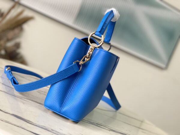 Louis Vuitton Capucines Taurillon Medium Handbag - Blue Ostrich - Image 4