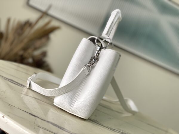 Louis Vuitton Capucines Taurillon Medium Handbag - White - Image 3