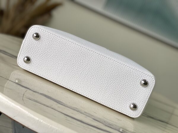 Louis Vuitton Capucines Taurillon Medium Handbag - White - Image 4