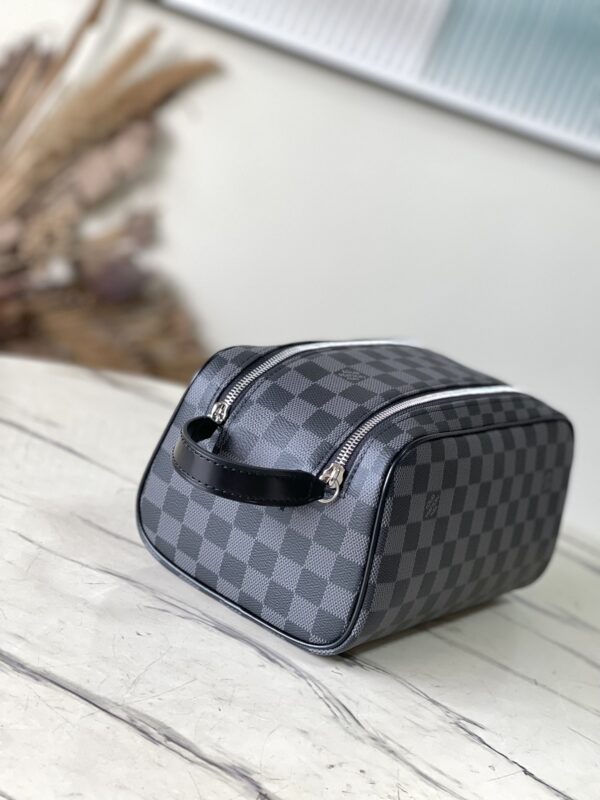 Louis Vuitton Haig Dopp Washing Bag - Black - Image 3