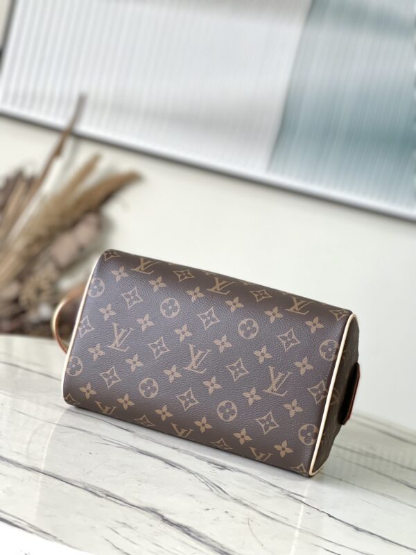 Louis Vuitton Dopp Laundry Bag - Brown - Image 2